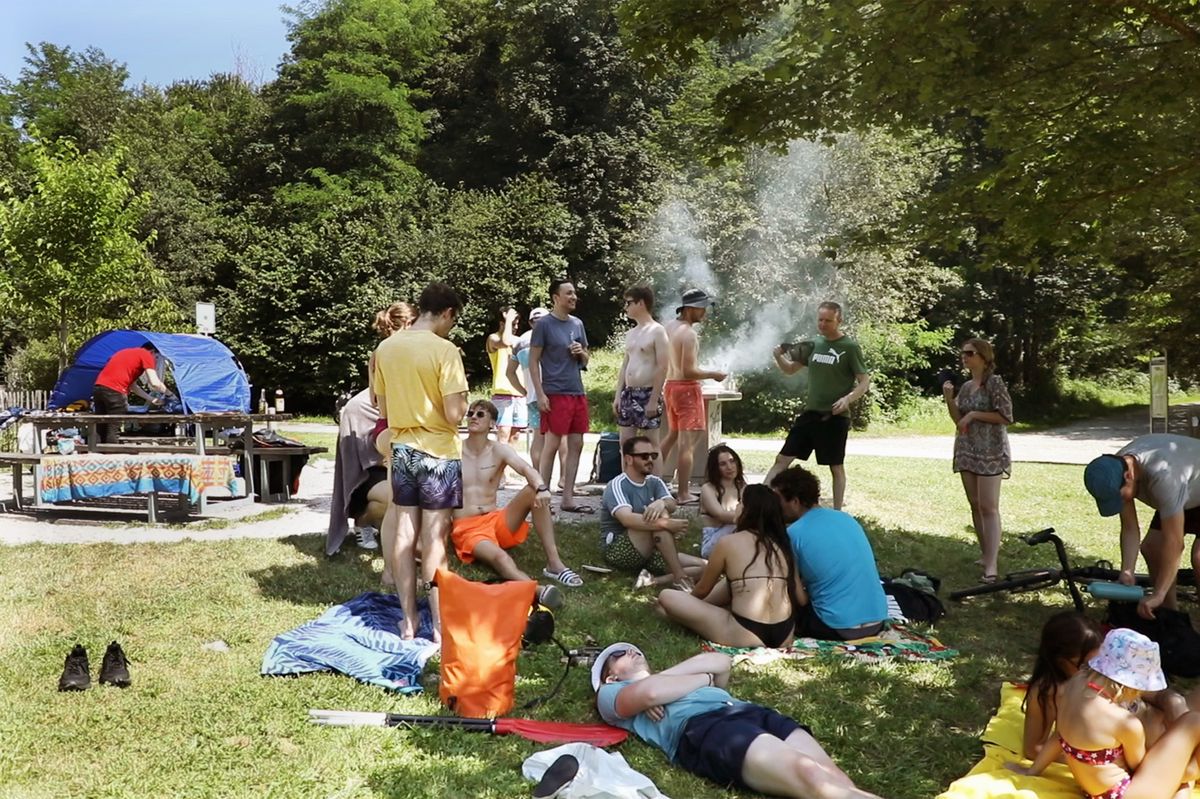 Vernier le 24.07.2024, lieu-dit le Moulin, des expatriés font un barbecue © Georges Cabrera