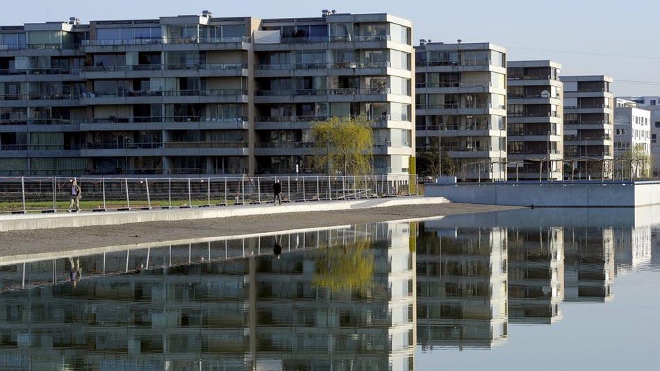 Die Regionen mit dem grössten Korrekturpotenzial sind Zürich und Genf: Überbauung Glattpark am Glattparksee. 