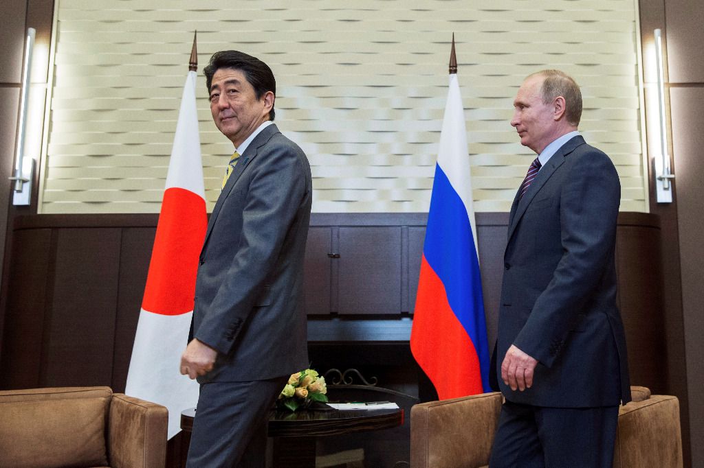 Iles Kouriles: Abe «sent une avancée» avec Poutine