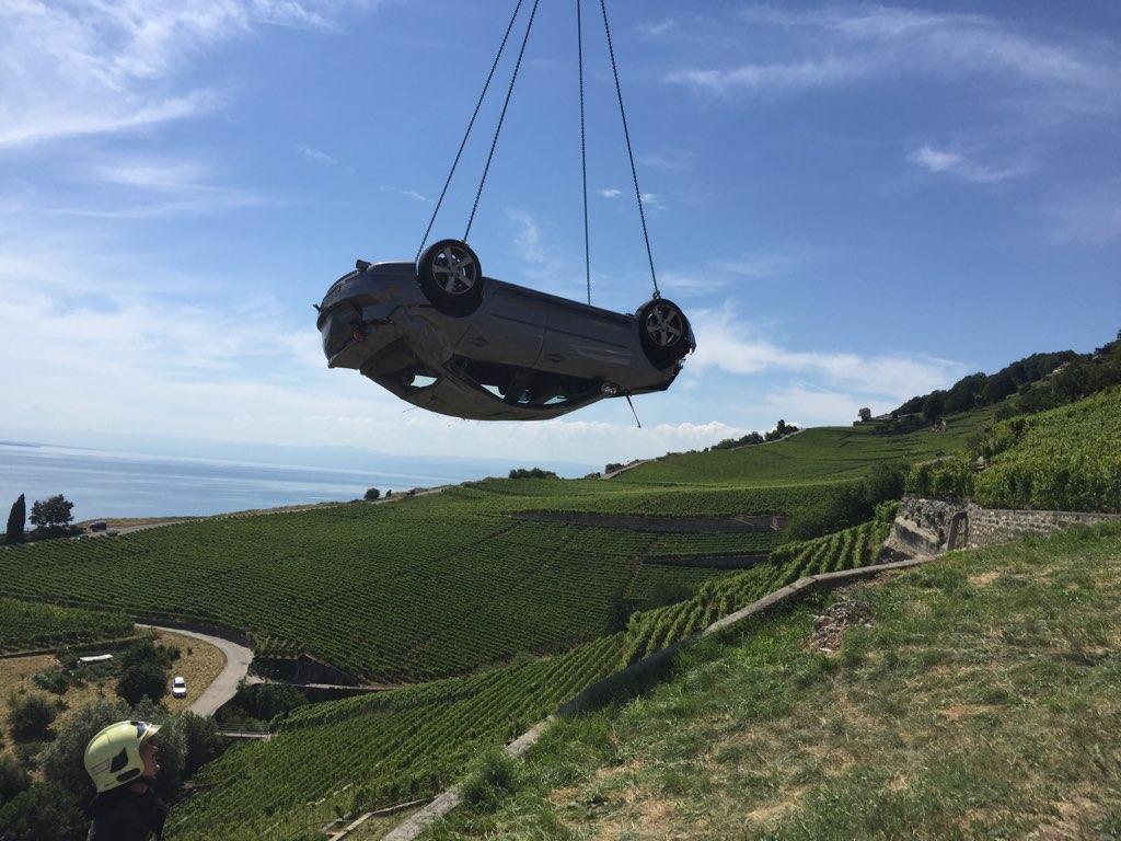 Il y a deux ans, un accident similaire s’était produit dans le même secteur. La voiture avait été évacuée par une grue.