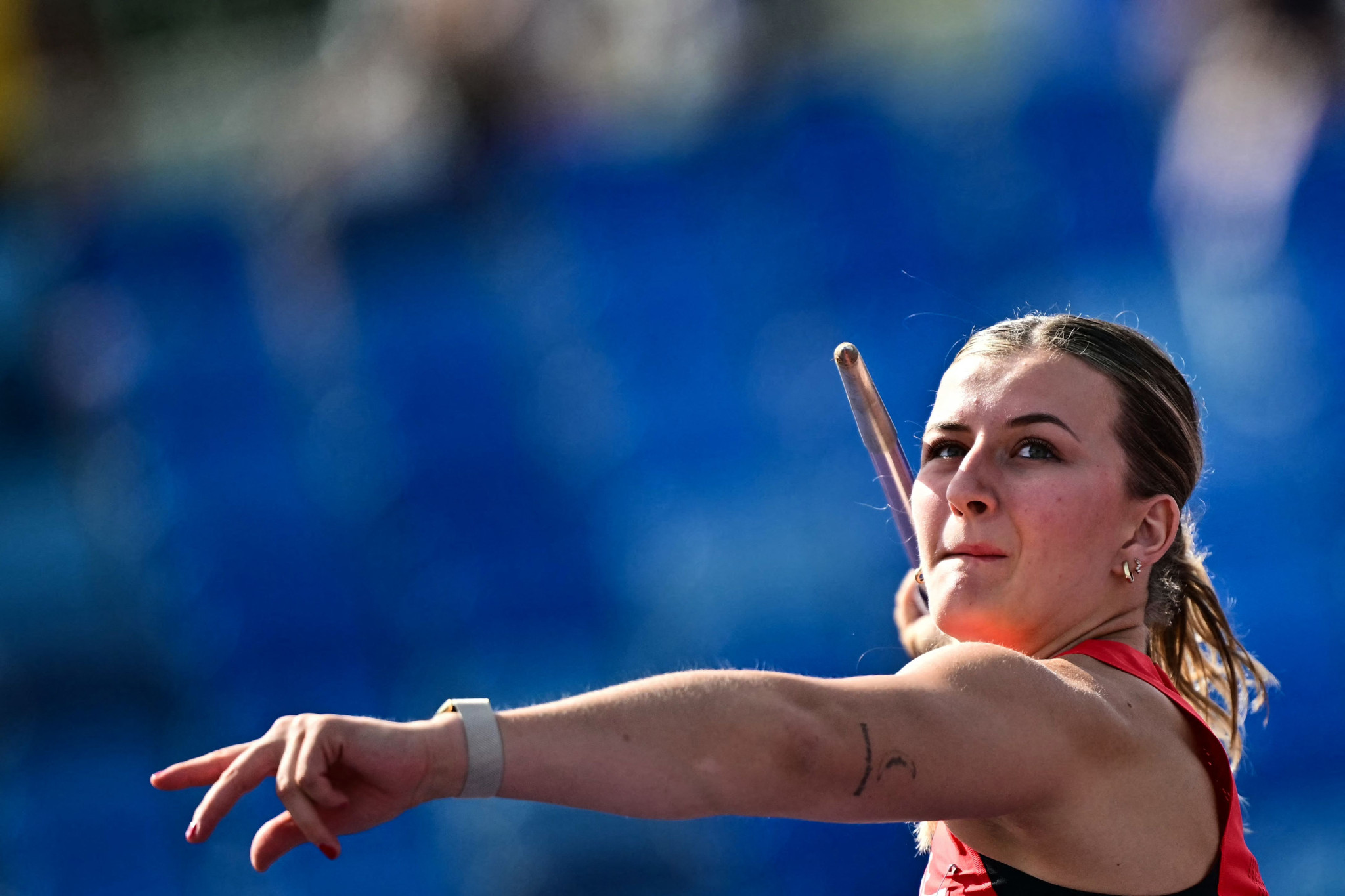 Leonie Hugli aus der Schweiz beim Speerwerfen der Frauen an der Leichtathletik-EM im Alexander Stadium in Birmingham.