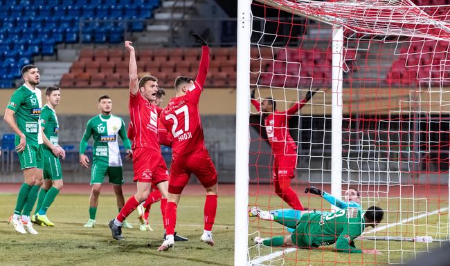 Contre Yverdon ce samedi, les joueurs du SLO entendent retrouver le chemin des filets comme ici en février dernier, où l’on voit Robin Kamber, Zachary Hadji et le buteur Raffidine Abdullah jubiler après le 2-1 inscrit contre Kriens.