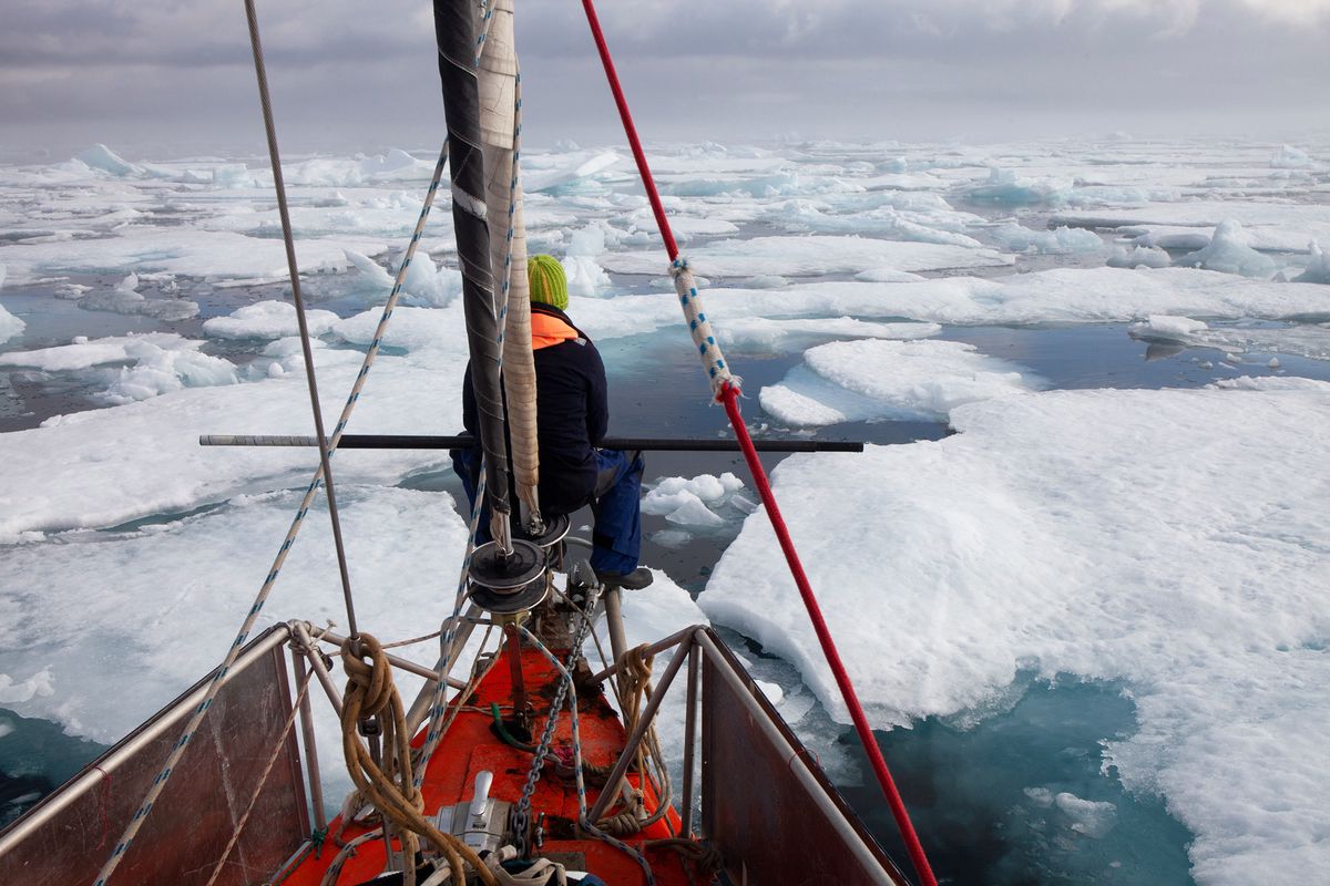 Il arrive que le bateau se retrouve emprisonné dans la glace.