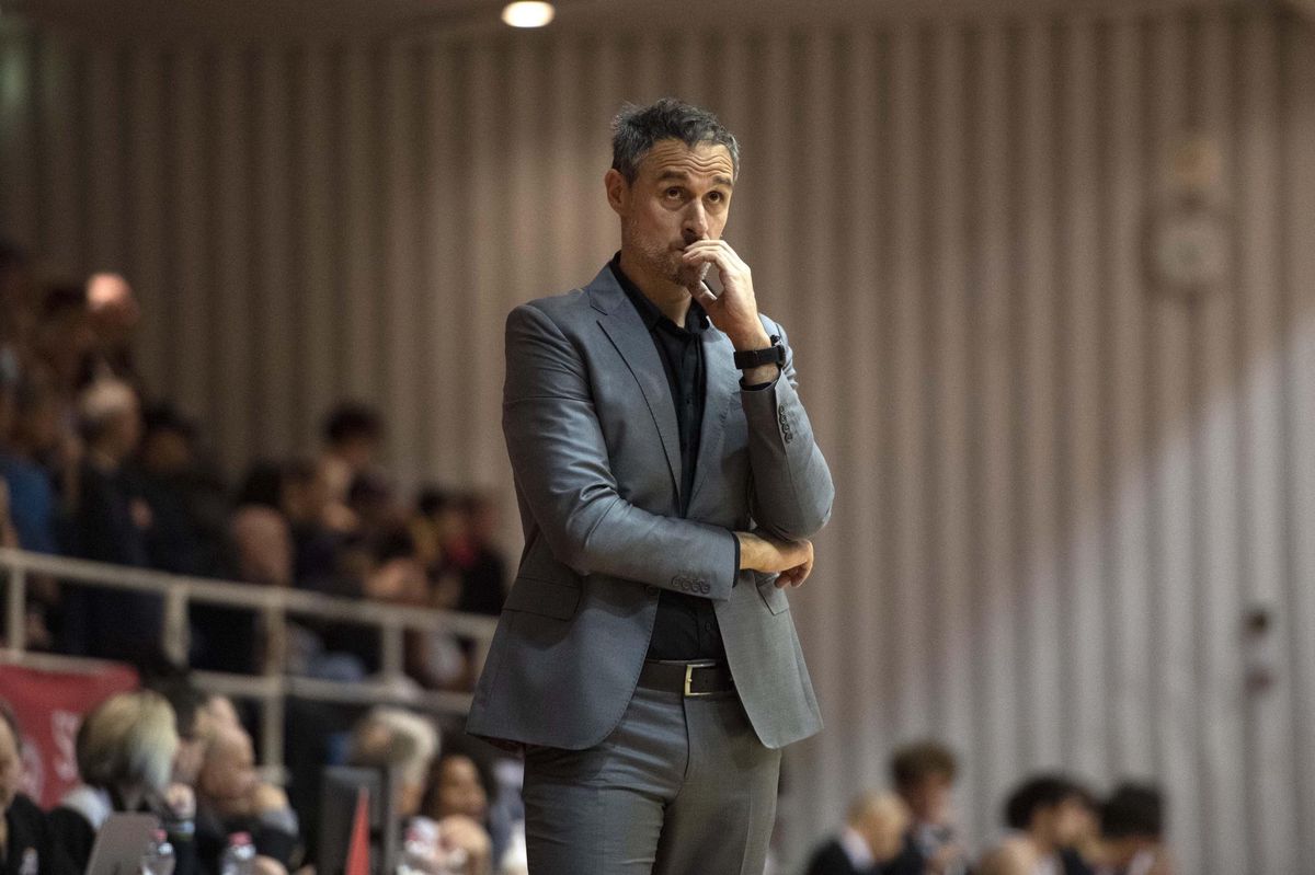 L’entraîneur des Lions de Genève, Andrej Stimac a souffert jusque dans les dernières minutes de jeu.