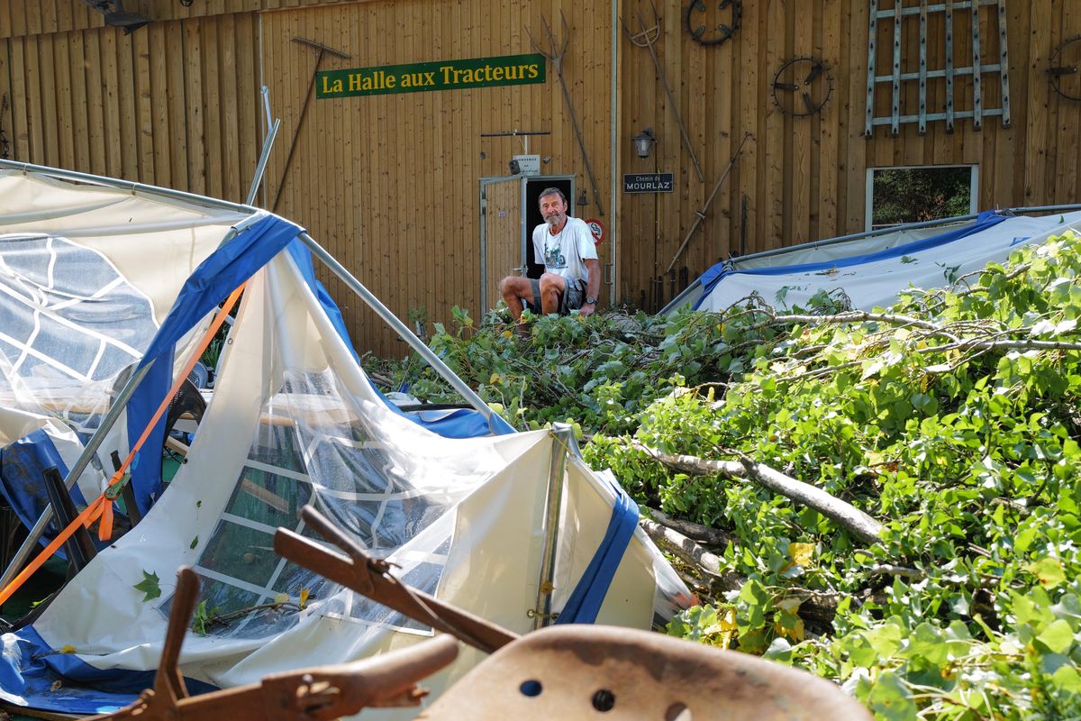 Le musée de tracteurs à Confignon a été endommagé par un arbre tombé cette nuit.