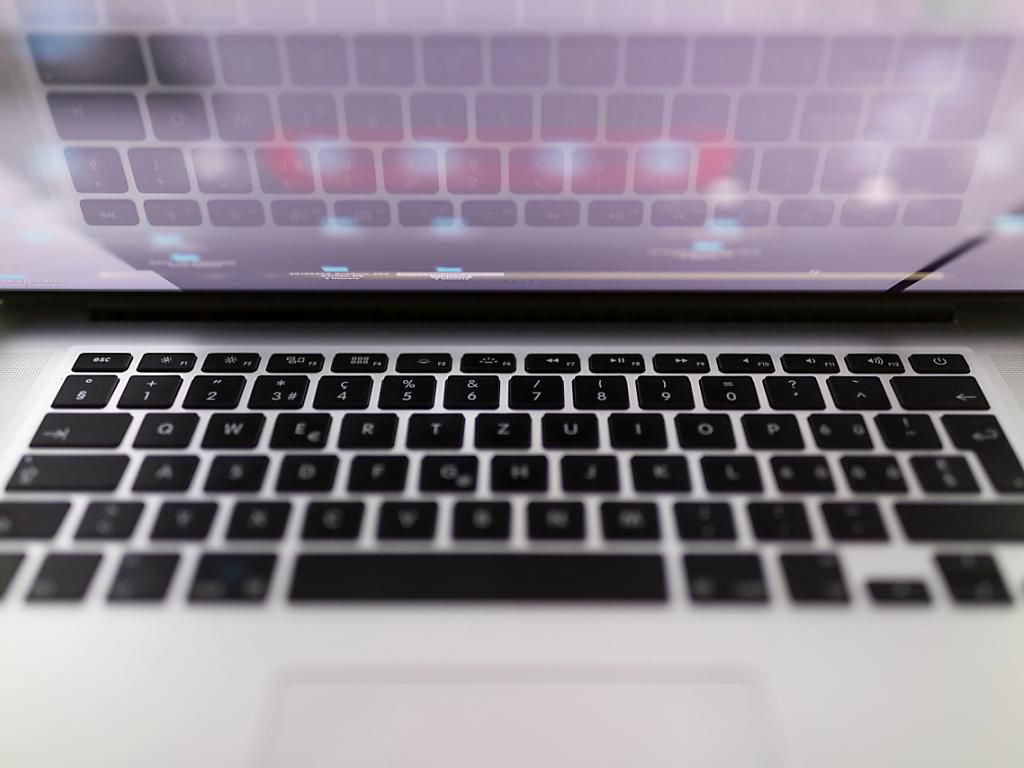 Zürcher Obergericht – Harte Pornografie verschickt: Mann muss Schweiz ...