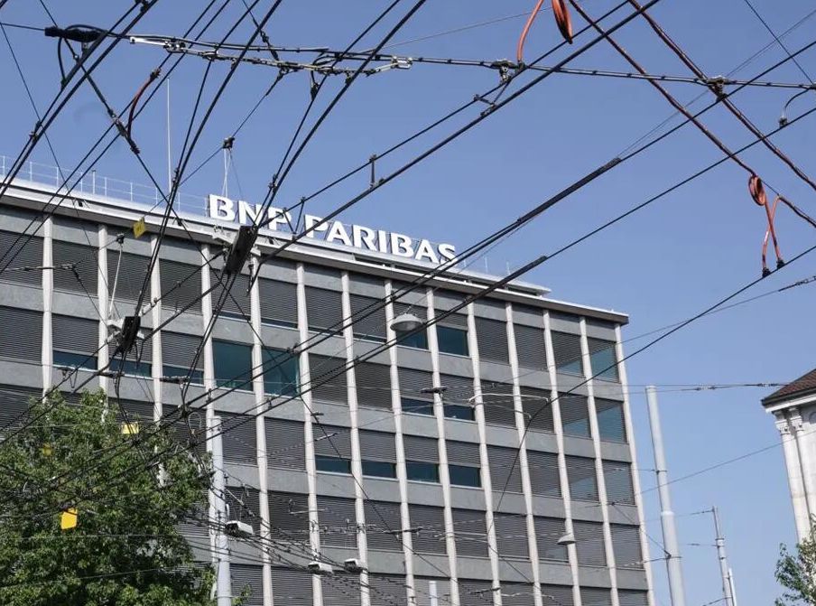 La banque BNP Paribas va supprimer une centaine de postes à Genève
