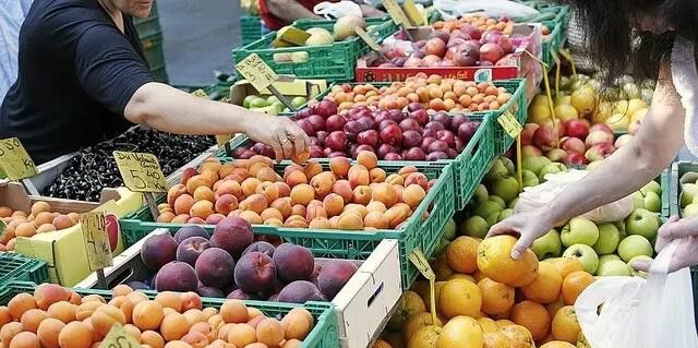 Plainpalais: le march&eacute; prolonge ses horaires jusqu&rsquo;&agrave; 19 h