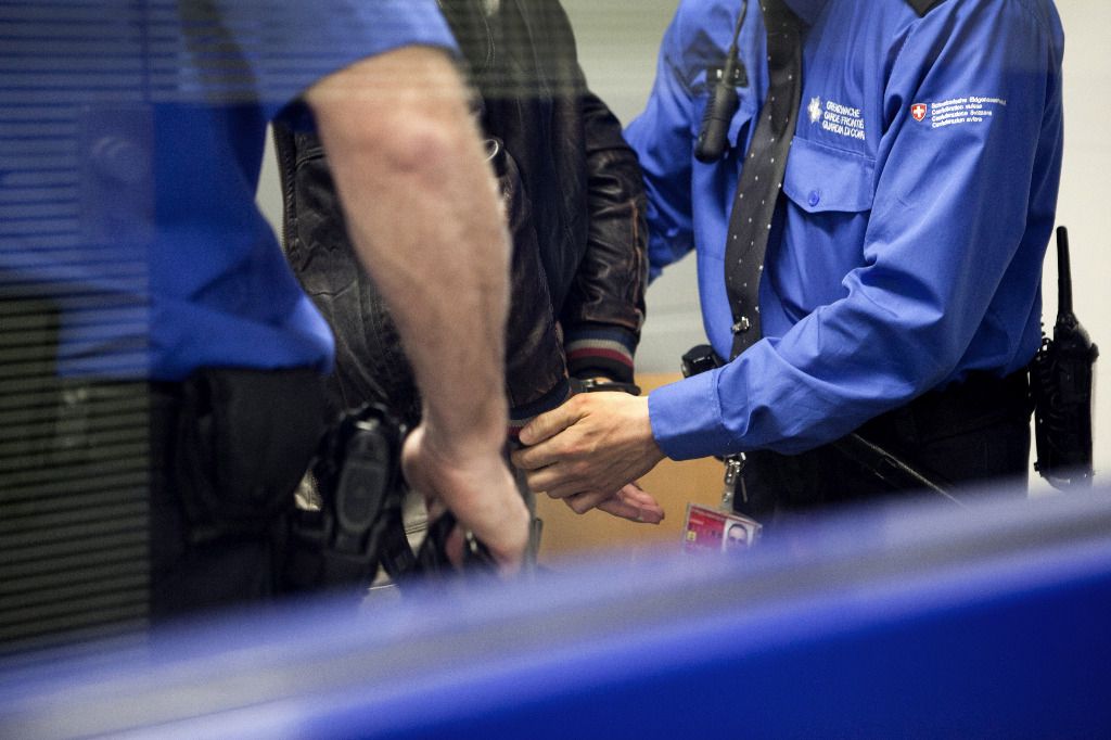 Deux voyageurs arrêtés en possession de faux papiers