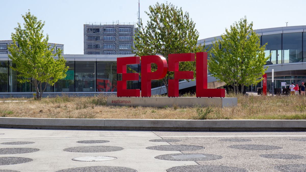 Série photos d'ambiance et architectural sur le site de l'unil et 
l'epfl, ici les panneaux.