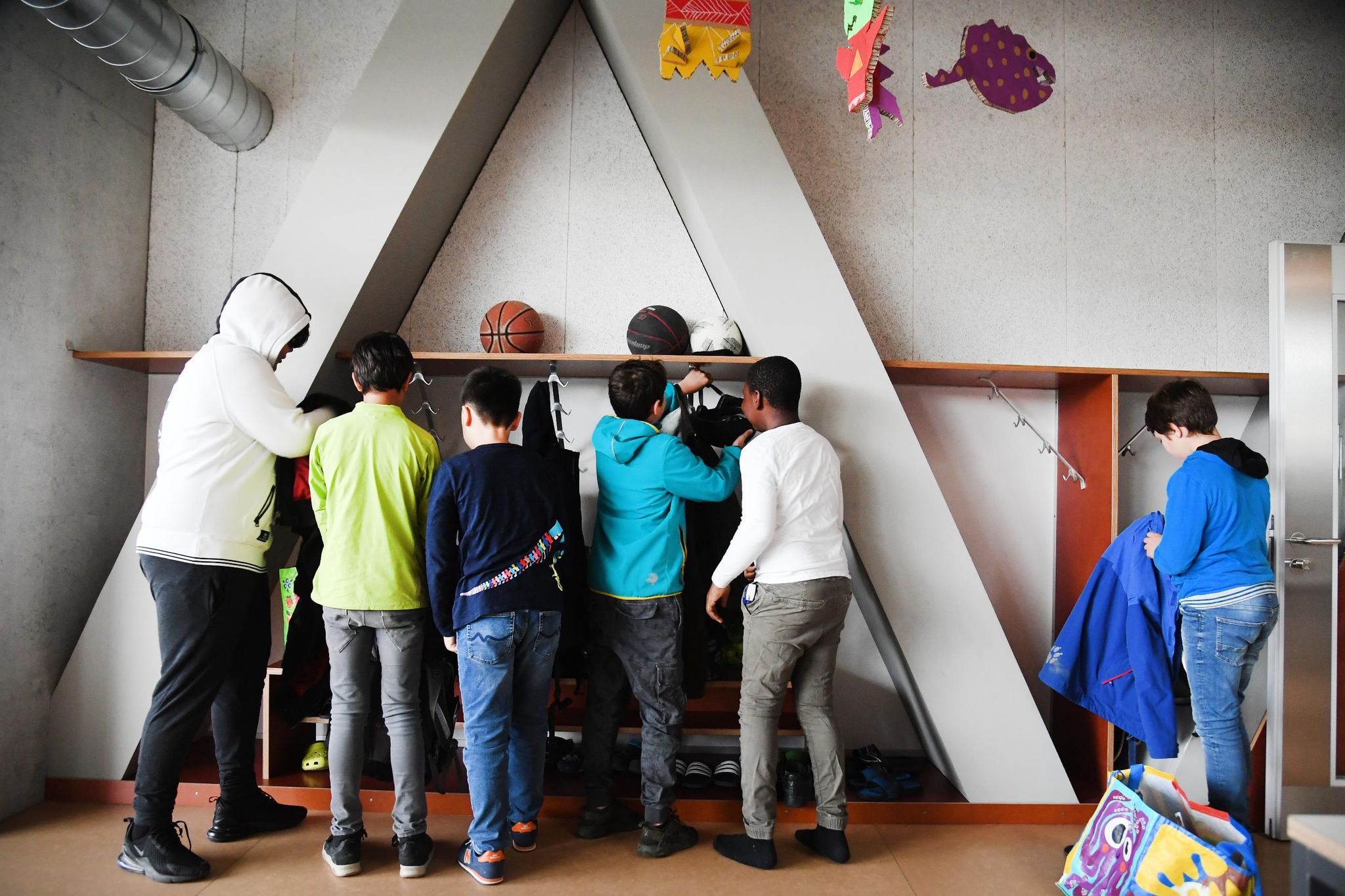 Der Halbklassenunterricht – wie hier im Schulhaus Neuhegi – ist passé. Ab Montag wird in allen Schulen wieder in regulären Klassen unterrichtet.
