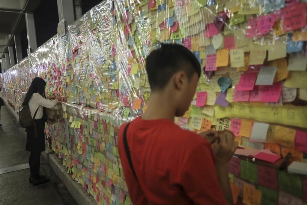 Les «murs de Lennon» fleurissent à Hong Kong