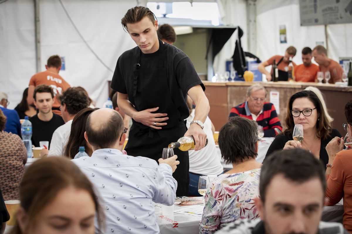 Genève, le 17 septembre 2022. Fête des vendanges de Russin. Dégustation de vin.