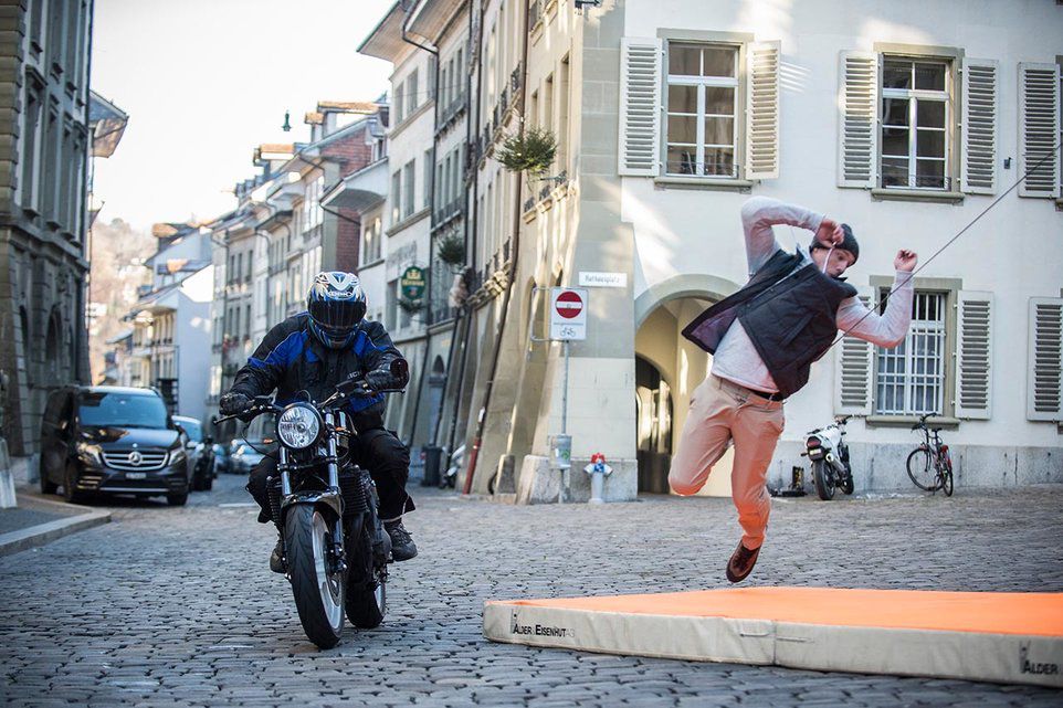 Das dramatische Ende zu indonesischen Film «London Love Story 2»: In Bern wurde der Stunt gedreht. 