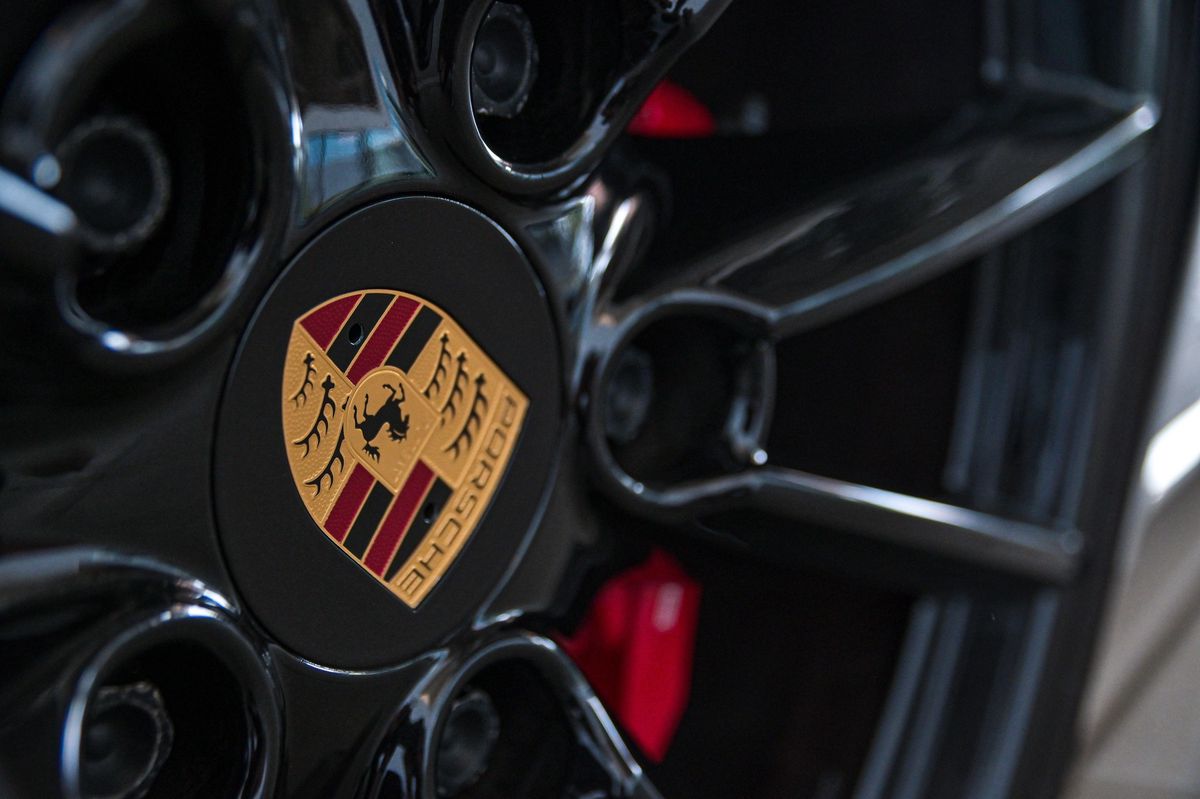 Les prévenus se sont notamment offert une Porsche Cayenne et des motos Harley-Davidson.