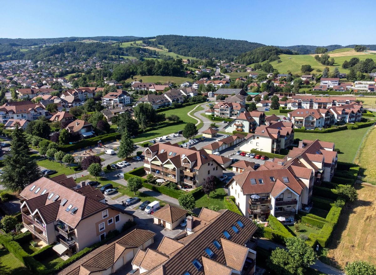 En Haute-Savoie (ici, la région d’Annecy), au deuxième trimestre, les prix moyens dans l’ancien ont baissé de 0,4%.