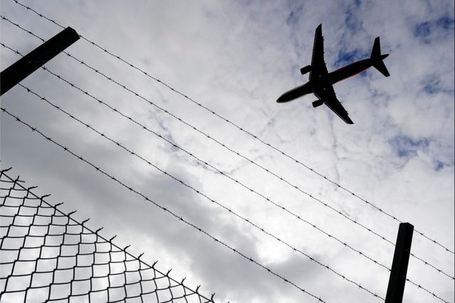 Jonas Erni will vom Regierungsrat wissen, wie sich der Sachplan Infrastruktur der Luftfahrt beim Lärm auf die Region Zürichsee auswirkt.