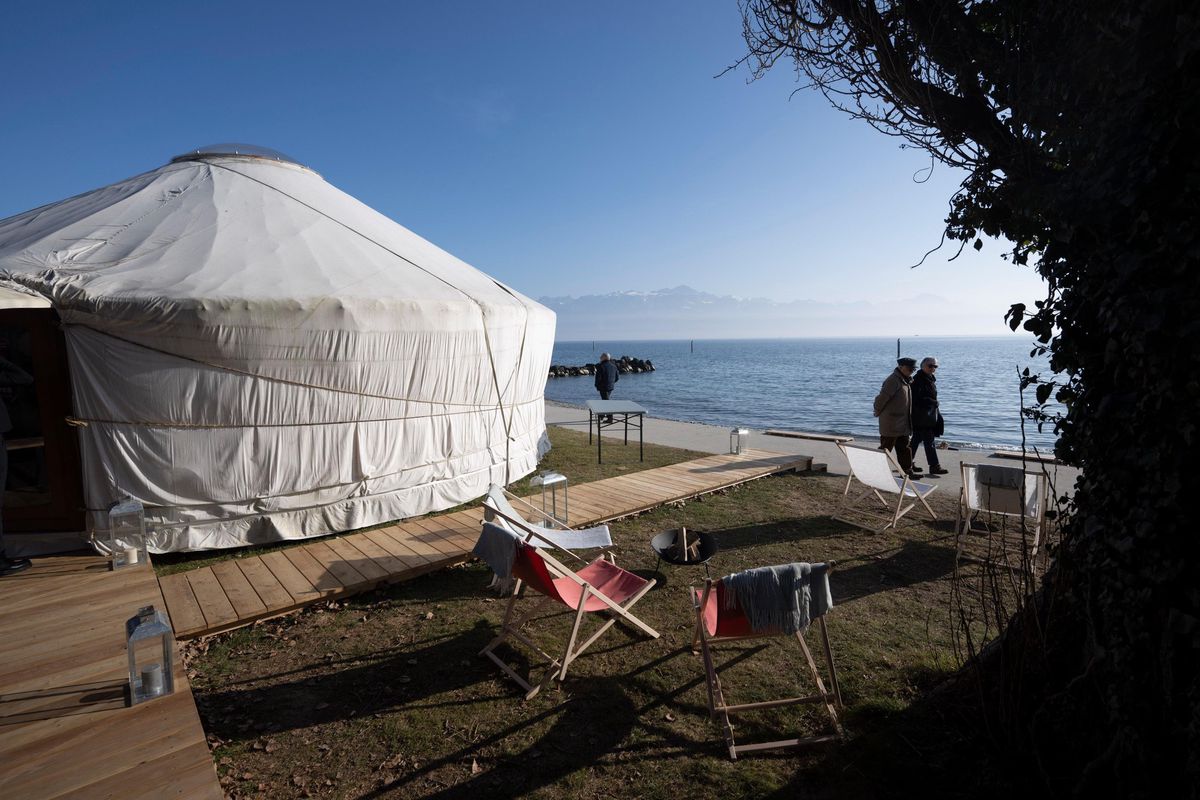 Lausanne, le 15février 2023, Inauguration des Bains de Rives. une yourte d’accueil, une yourte-sauna chauffée au bois, des vestiaires et des zones de repos extérieures.  
©Florian Cella/VQH