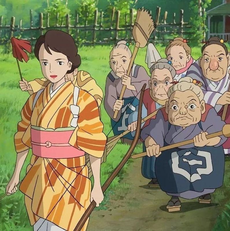 Personnage en kimono marchant devant un groupe de personnes âgées tenant des balais, dans un paysage verdoyant.