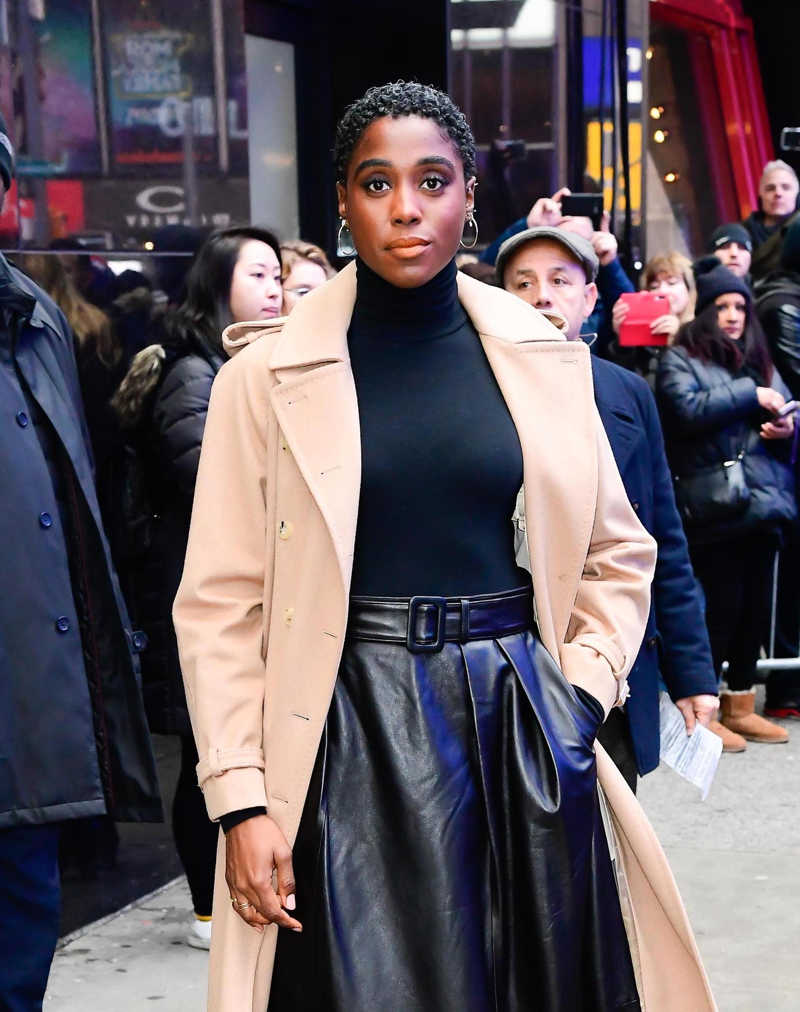 Erbt im neuen Bond-Film «No Time to Die» während der Abwesenheit des Protagonisten dessen Agentennummer:  Lashana Lynch. 