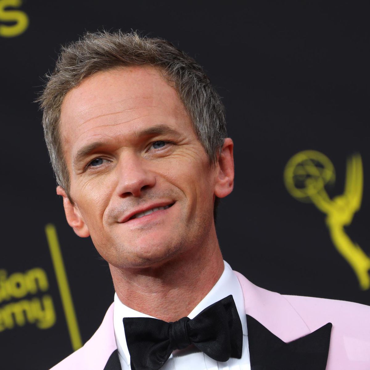 Qui A Joué Barney Stinson High Five»: Neil Patrick Harris: «Qui peut décider à quel point quelqu'un  est gay?» - Le Matin