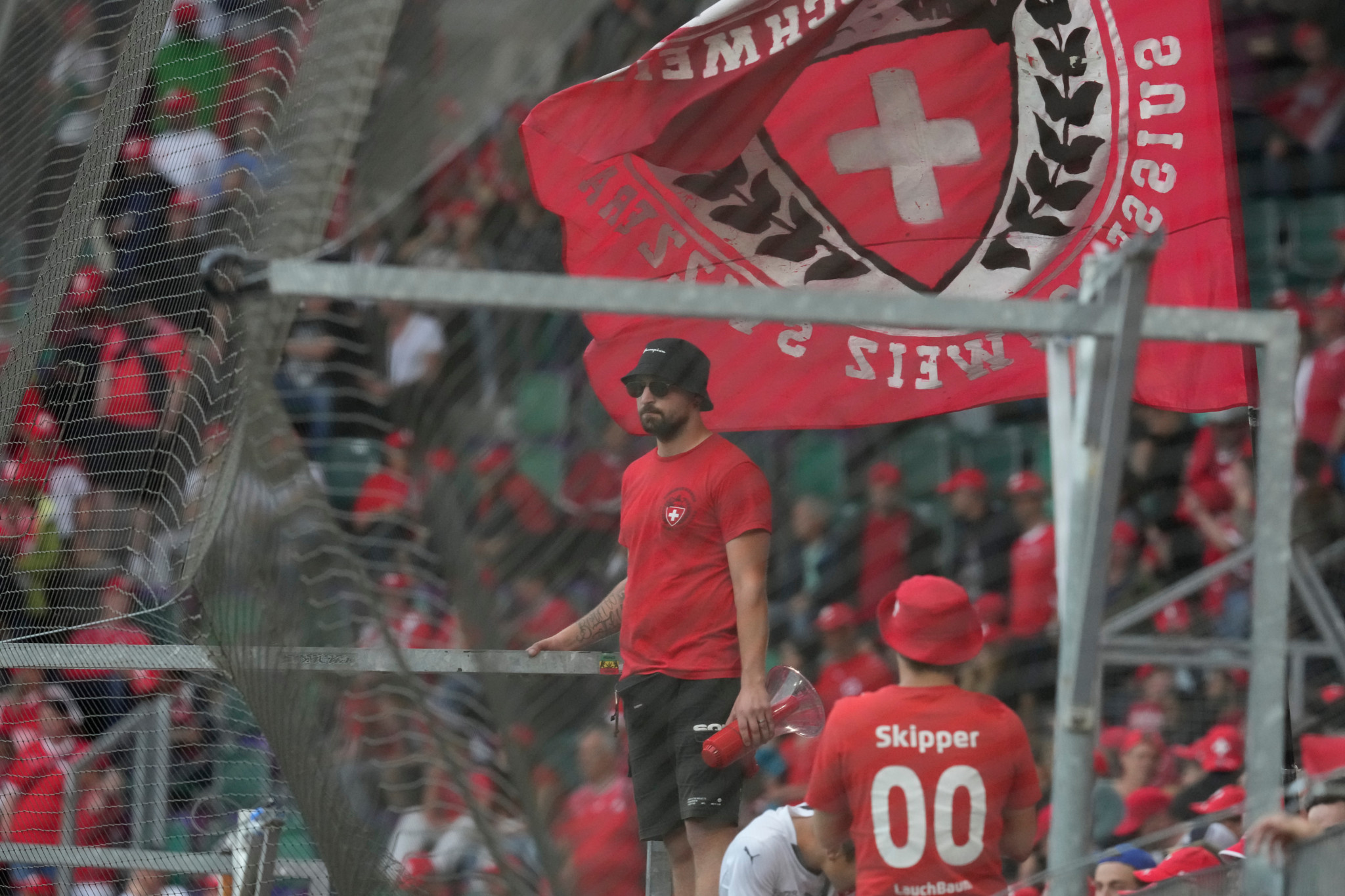 Les supporters suisses seront au moins 10’000 au stade face à la Hongrie, samedi, à Cologne. Avant, pendant et après le match, les entendra-t-on? (Photo by Carsten Harz/Getty Images)