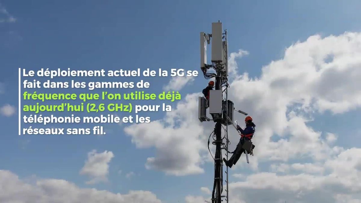 Un homme sur une antenne