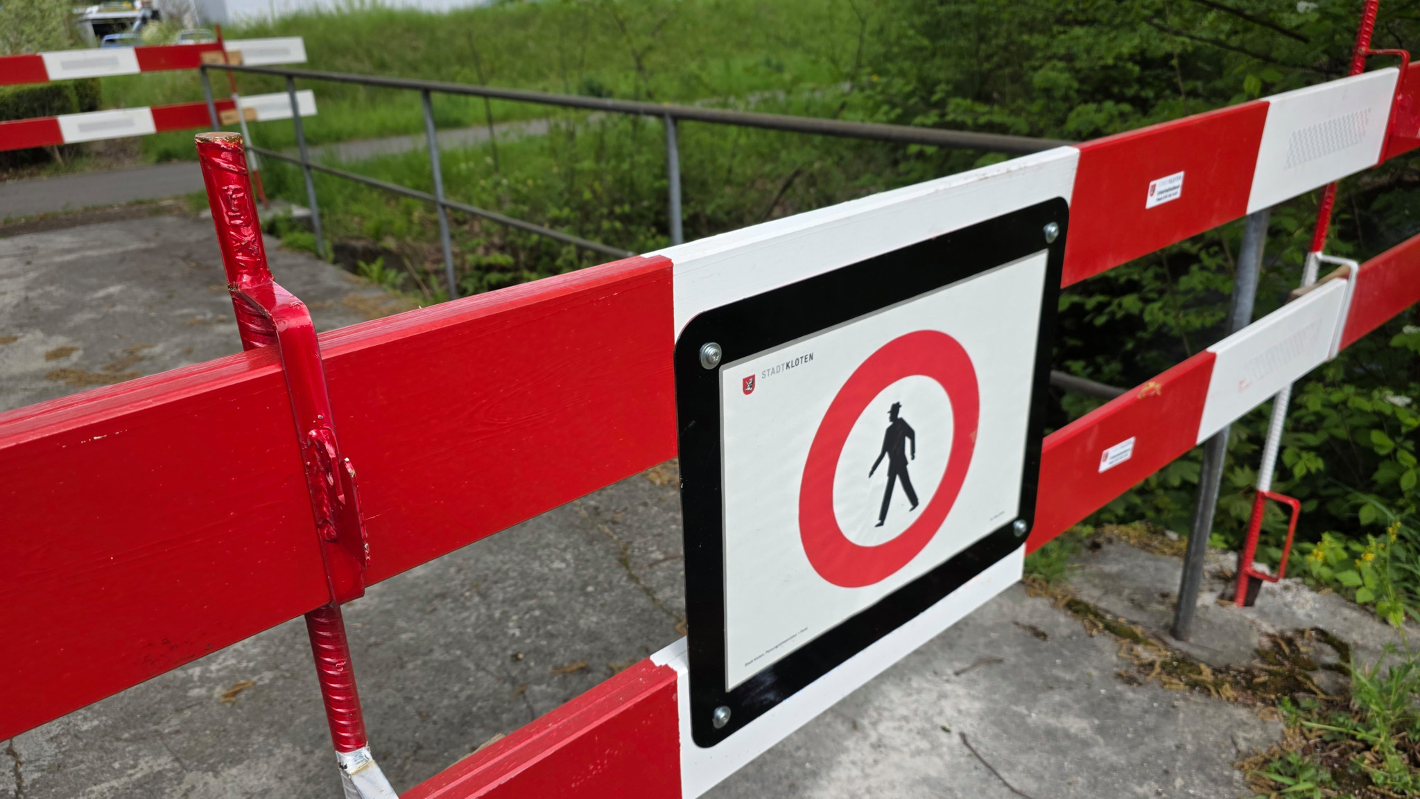 Bassersdorf und Kloten reagieren: Marode Brücken am Altbach erfordern Vorsichtsmassnahmen