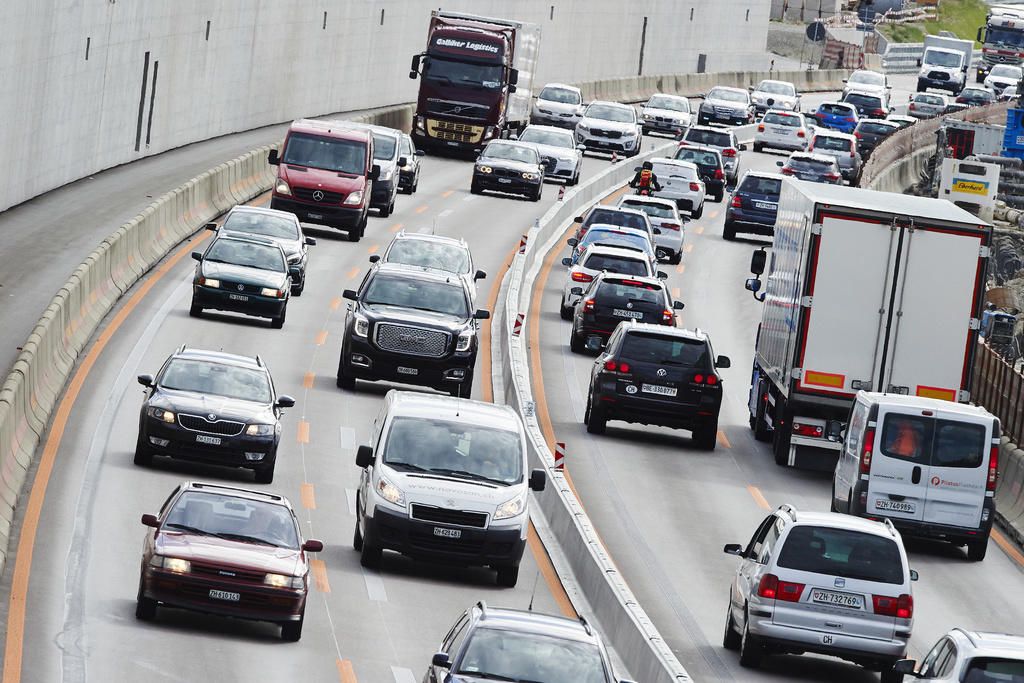 Ab 1. Januar 2020 gilt sowohl in der EU als in der Schweiz ein neuer Grenzwert für den CO2-Ausstoss bei Autos. Die Zielvorgabe liegt dann im Schnitt bei 95 Gramm CO2 pro Kilometer für die meisten neuen Personenwagen. Bisher durften Autos im Schnitt 130 Gramm CO2 ausstossen.