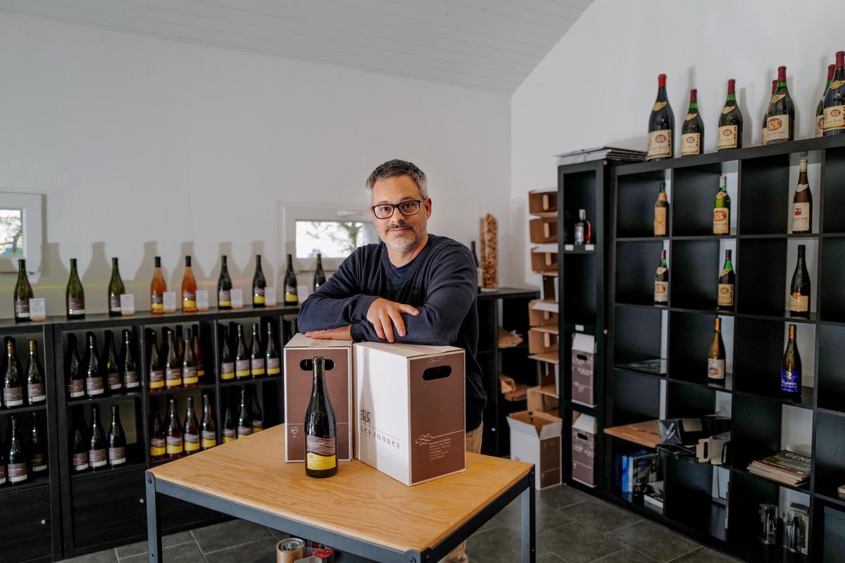 
Comme 80 vignerons indépendants, Frédéric Mistral, du domaine des Faunes, estime que les contrôles de la Confédération sont inadaptés aux réalités des producteurs indépendants. 