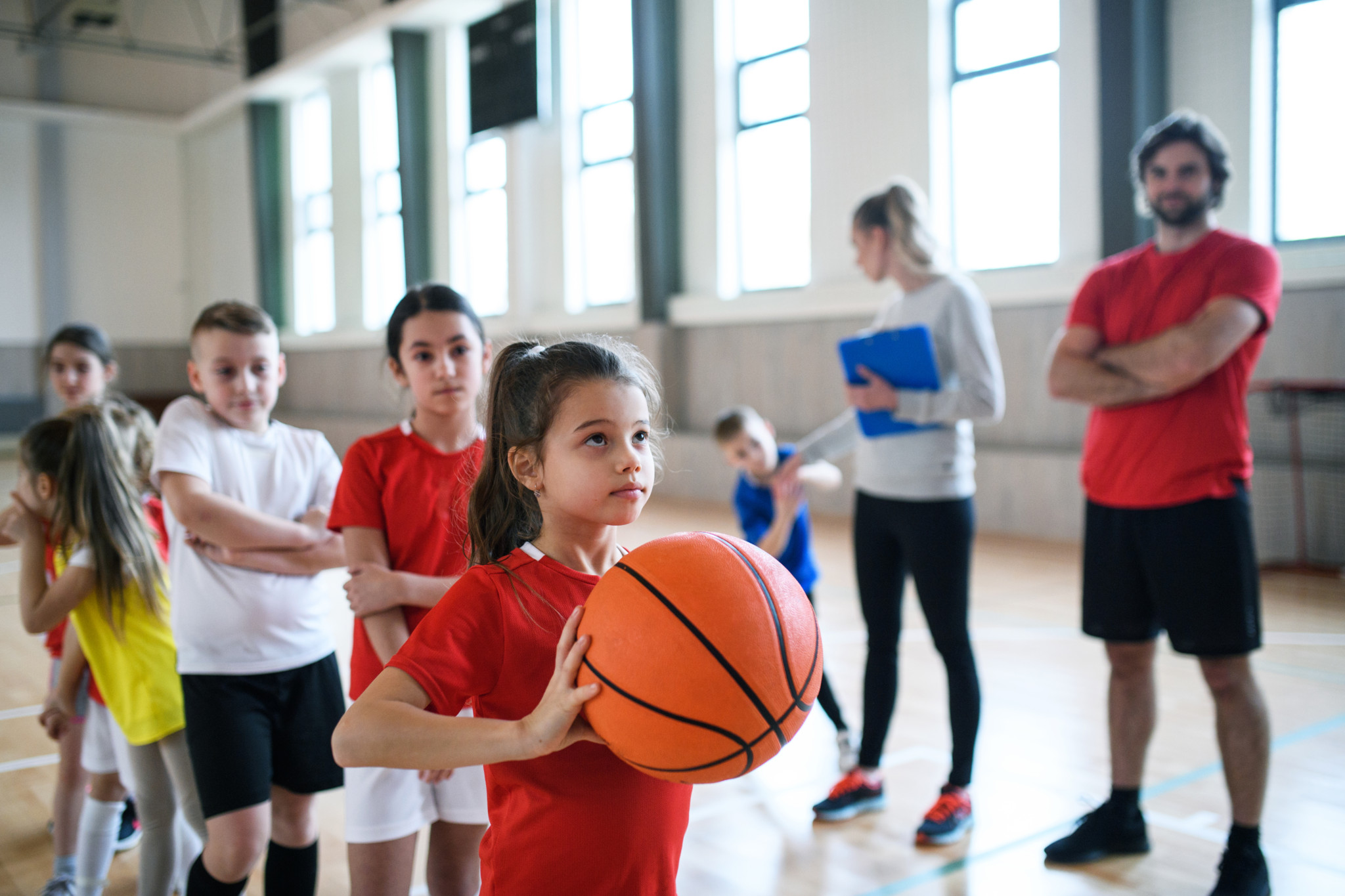 Tipps von der Sportärztin: Wie Sie die richtige Sportart für Ihr Kind finden – und die Motivation hochhalten