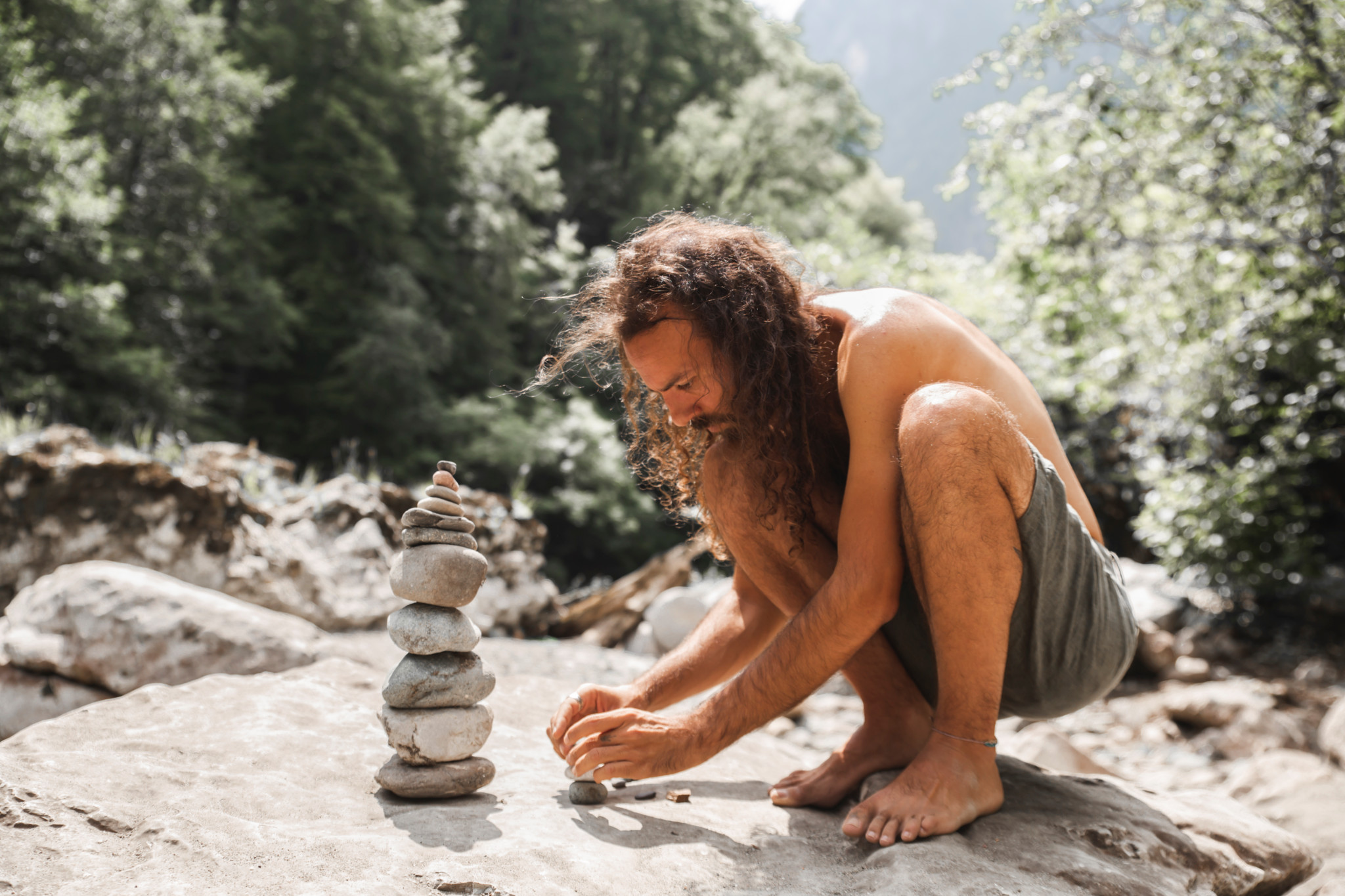 Kontroverse um «Rock Stacking»: Influencer entdecken das «Steinmannli»-bauen – zerstören sie dadurch Ökosysteme?