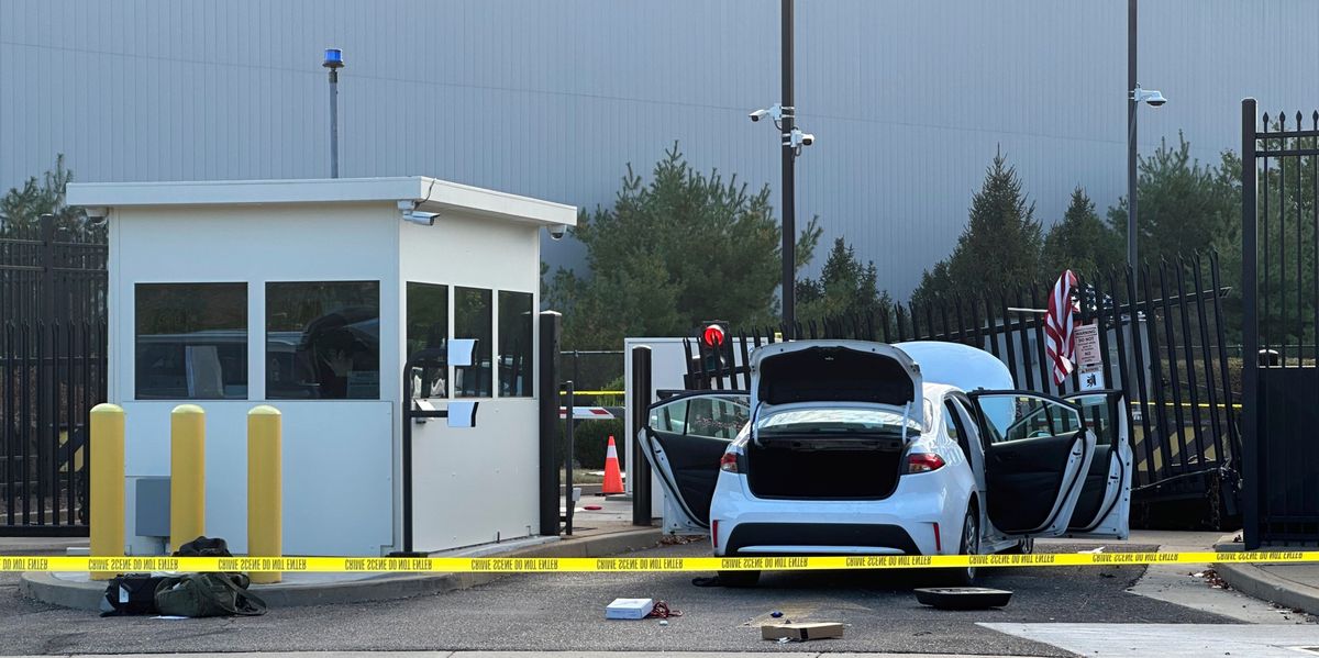 Gezielter-Angriff-Auto-rammt-Tor-von-FBI-Geb-ude-in-Pittsburgh-Verd-chtiger-festgenommen