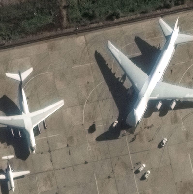 Satellitenbild eines Antonov An-124 Transportflugzeugs am russischen Luftwaffenstützpunkt Hmeimim in der Provinz Latakia, Syrien, von Maxar Technologies. ©2024 Maxar Technologies.