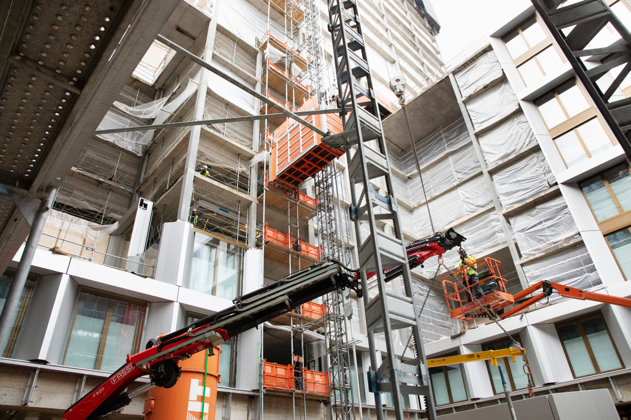 Impact carbone et solaire: De nouvelles normes pour une construction plus durable à Genève
