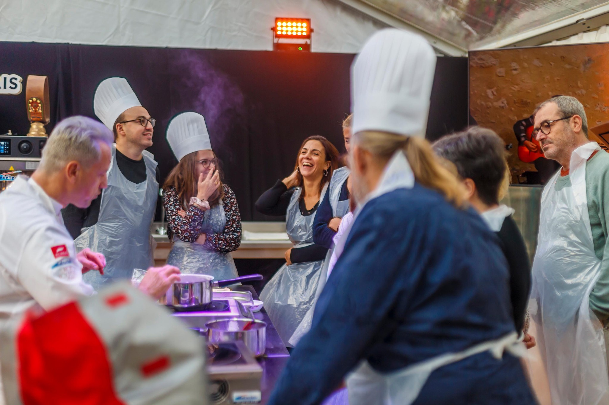 Cours de cuisine dans la bonne humeur.