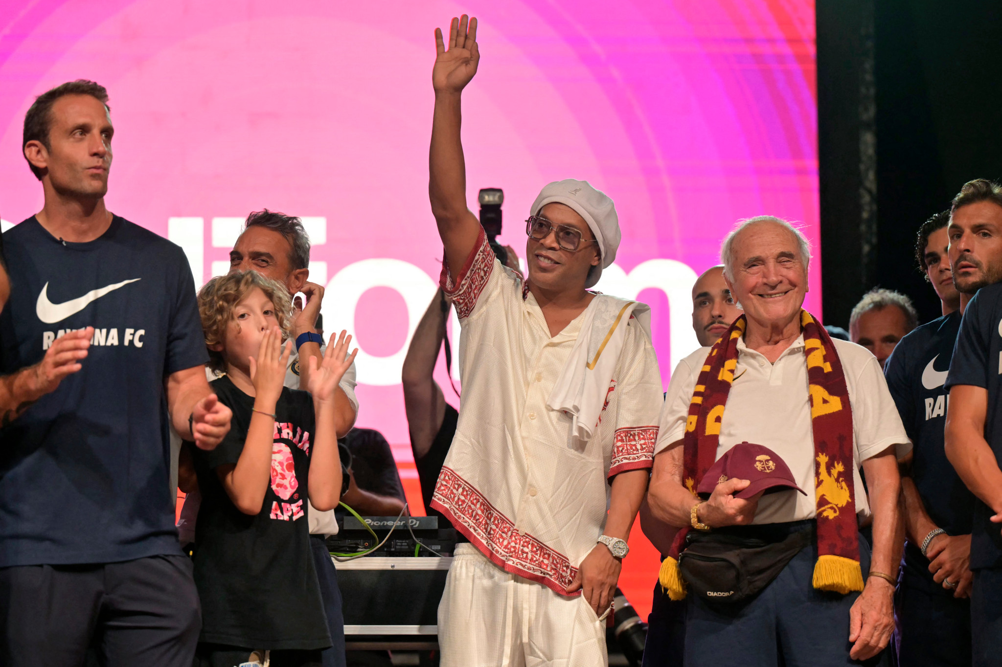 Un 300e but en ligne de mire: Ronaldinho sort de sa retraite pour jouer en 3e division italienne
