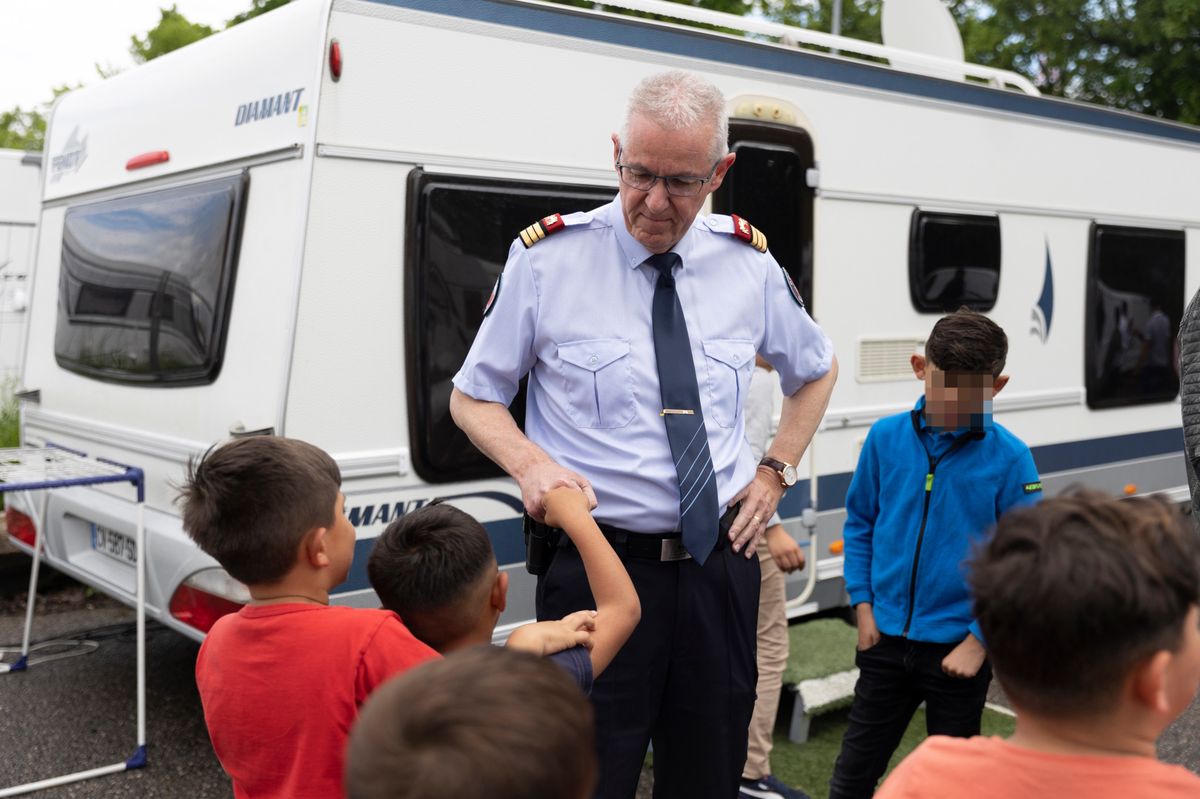 Le commandant de la police de lausanne Olivier Botteron rend visite aux gitans vers la Bourdonnette.
