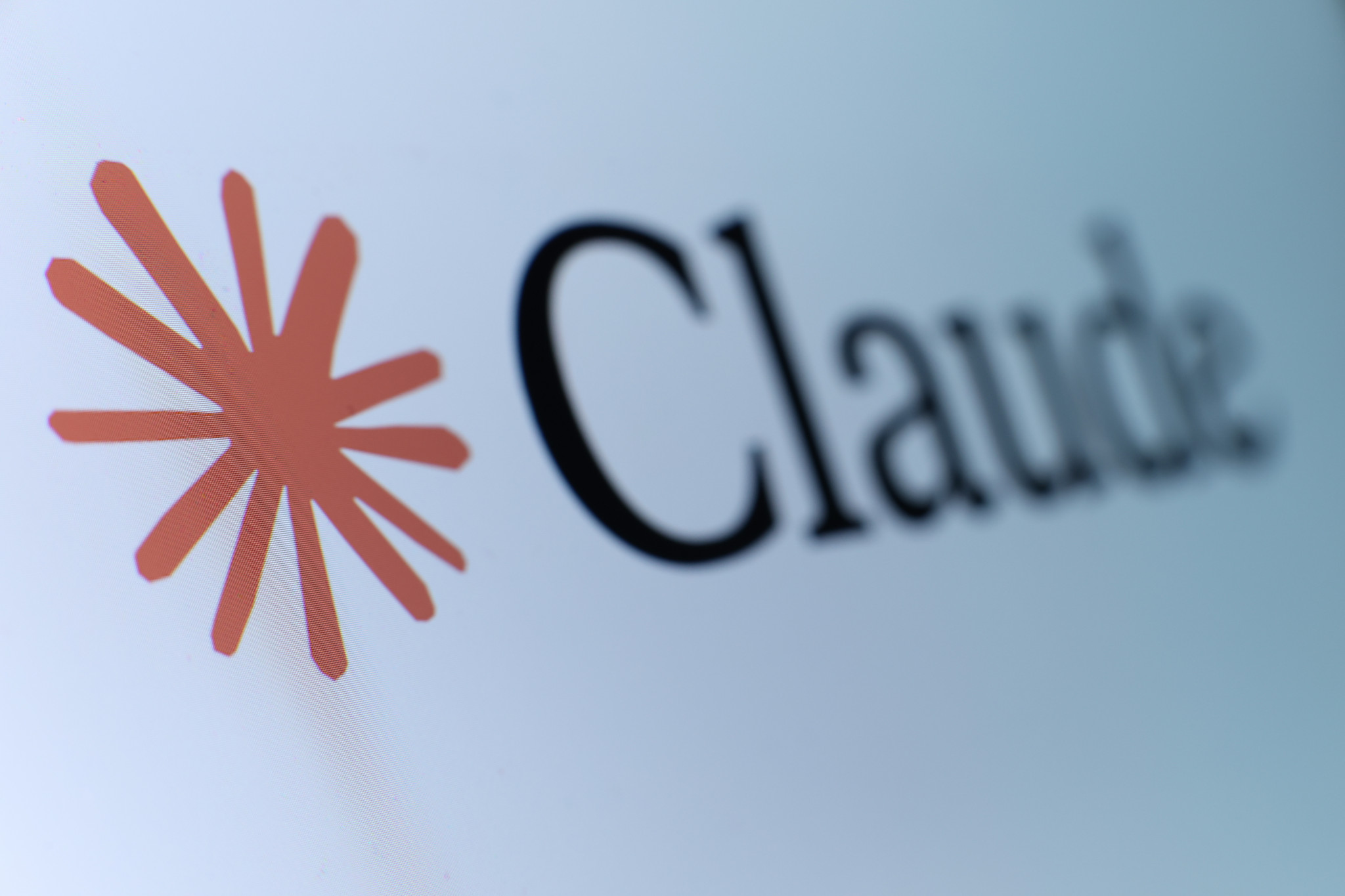 epa13026202 The Anthropic Claude logo is displayed on a mobile phone in Liverpool, Britain, 09 June 2026. Leading AI (artificial intelligence) and technology companies Anthropic, OpenAI, and SpaceX are preparing to go public this year at an estimated combined valuation of around four trillion dollars (approximately 3.44 trillion euros).  EPA/ADAM VAUGHAN