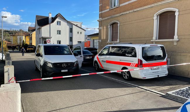 Die Polizei fand vor Ort eine schwer verletzte Frau.