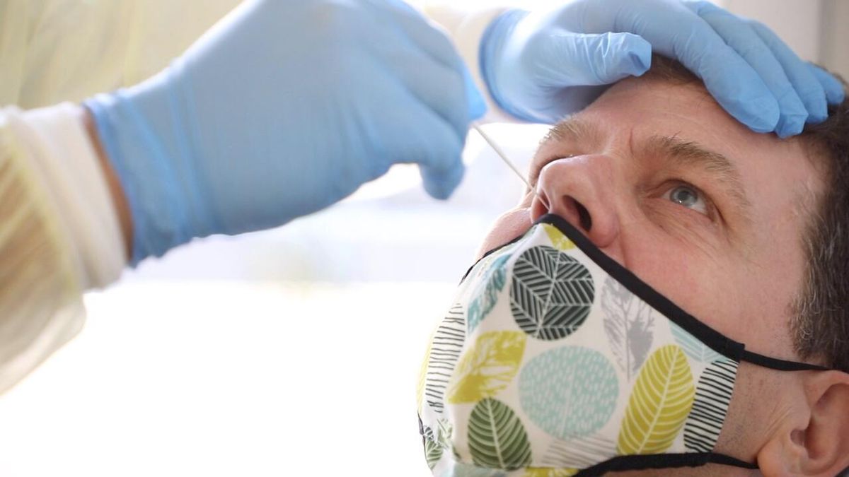 Un homme se fait tester