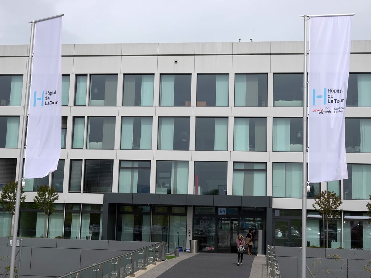 Meyrin, le 30/04/2024 - Hôpital La Tour à Meyrin.. Entree principale.
