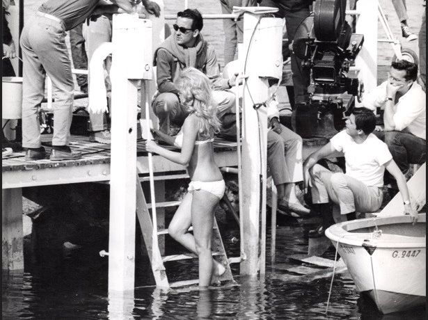 Brigitte Bardot qui se trempe dans le Léman est une des images qui marquera Genève en 1961.