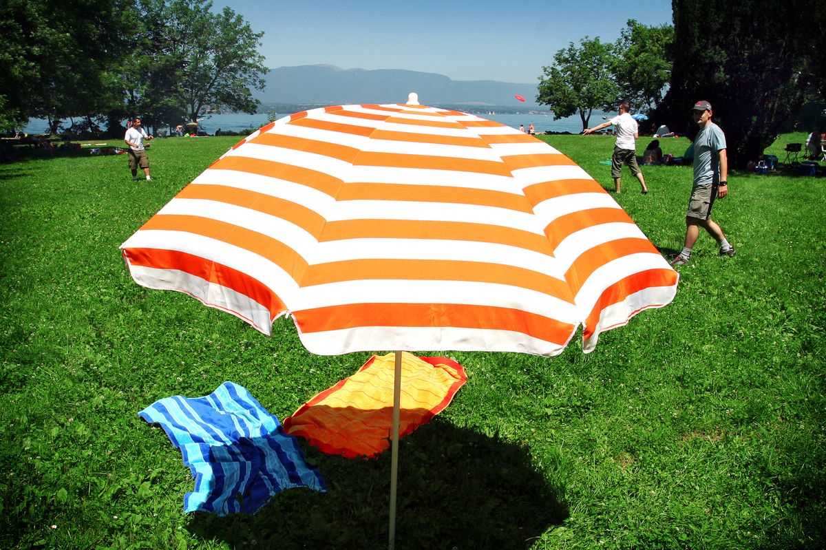 GENEVE, LE 15 JUILLET 2007. C'EST L'ETE...! AMBIANCE A LA PLAGE DE LA SAVONIERE, COLLONGE-BELLERIVE. ©FRANK MENTHA