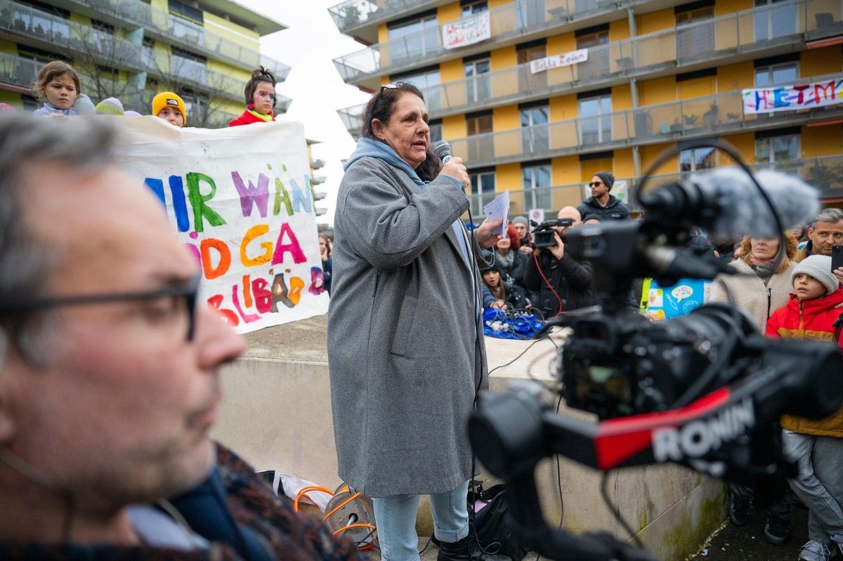 The Sugus estate protests against vacancies