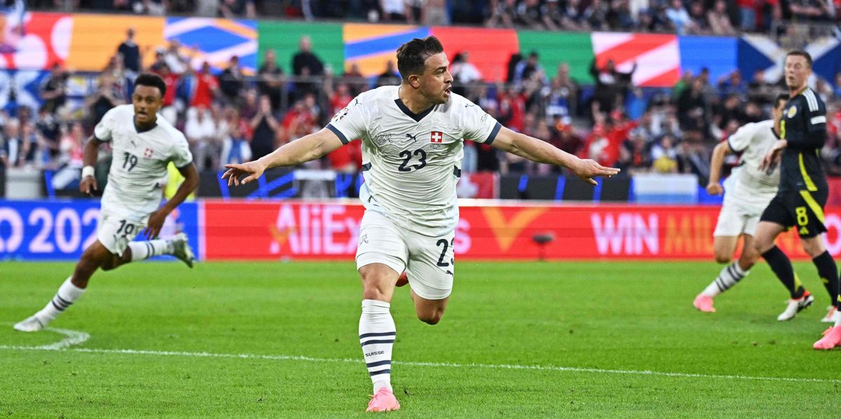 Shaqiri vient d’inscrire le 1-1 contre l’Écosse, une frappe magique. Mais il faut se poser toutes les questions. (Photo by JAVIER SORIANO / AFP)