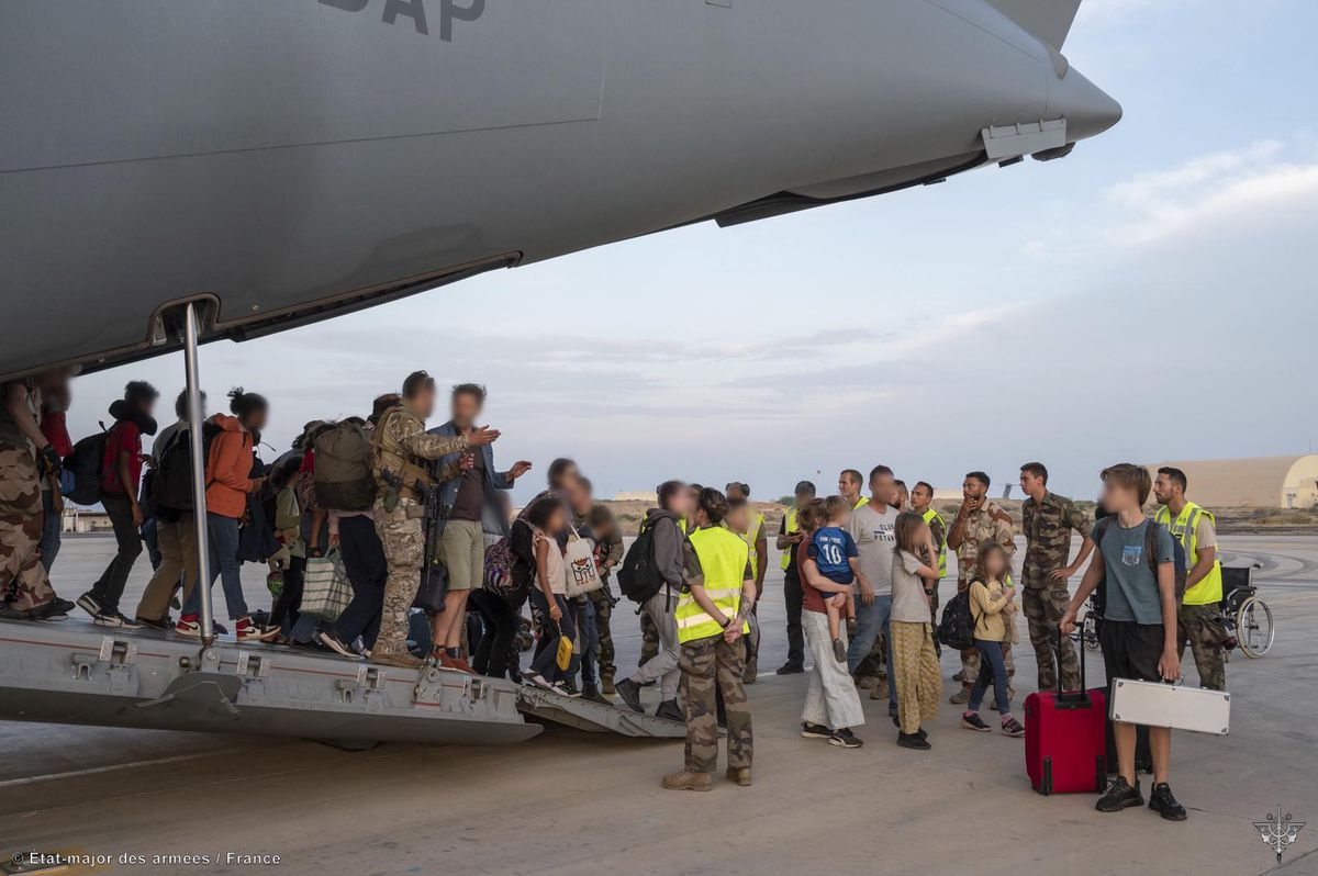 Des soldats français ont procédé à l’évacuation de citoyens français à Djibouti, dimanche.