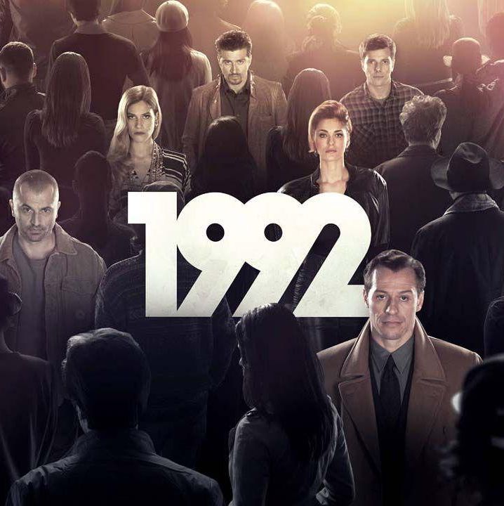 Affiche montrant un groupe de personnes avec l’inscription ’1992’ en blanc au centre.