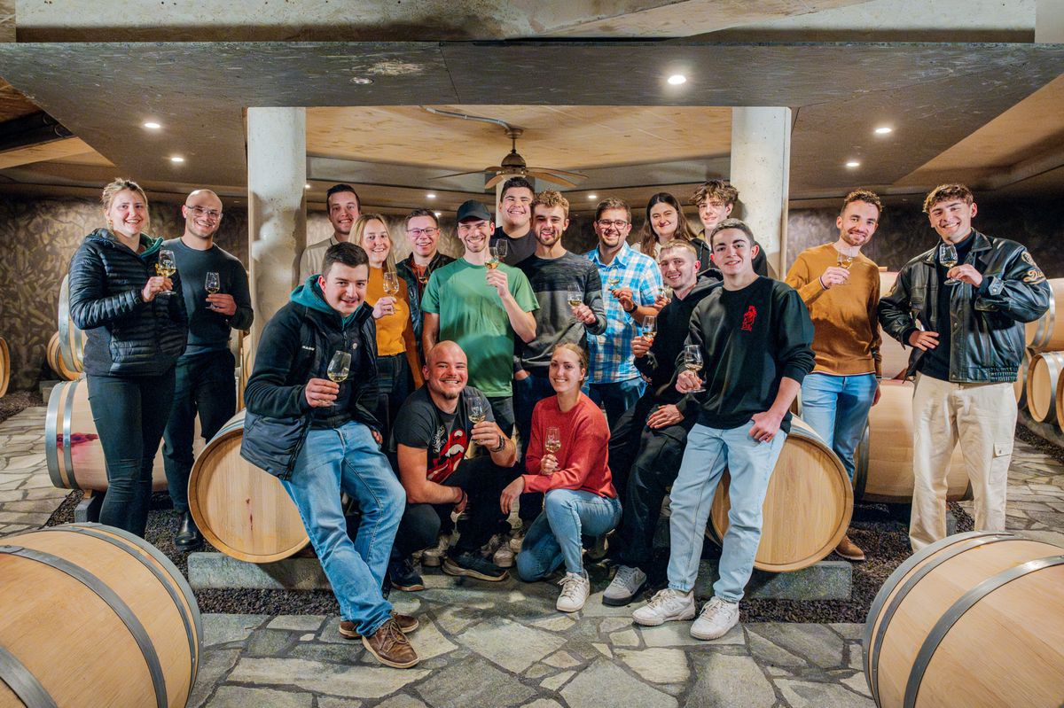 De gauche à droite: Emilie Fauquex, Guillaume Jomini, Benoît Rogivue, Clément Gaillard (devant), Maxine Chappuis, Damien Gaudin, Benjamin Jomini (accroupi), Benjamin Chevalley, Geoffrey Neyroud, Clément Porta, Marine Chappuis, Ewan Siegenthaler, Emma Dubois, Lucien Bovy, Aloïs Francey, Gilles Duboux, Tristan Bovy, Alexis Chappuis.