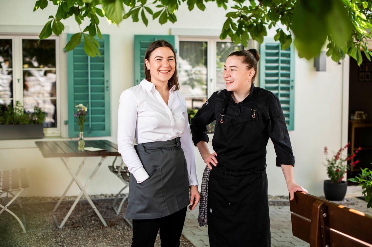Nicole  und Anica Schmid (rechts) führen den Augarten in Rheinau seit knapp einem Jahr.